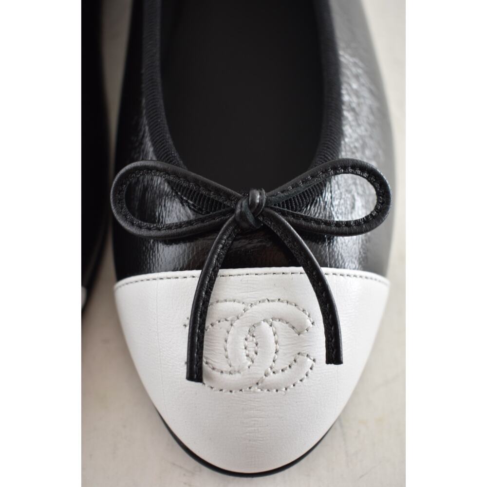 Chanel 26S Black White Crumpled Shiny Lambskin CC Bow Ballet Ballerina Flat 36 - Picture 13 of 16